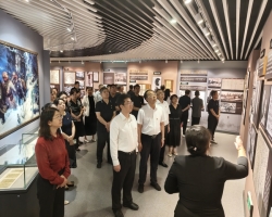 省民宗委赴省档案馆开展纪念中国人民抗日战争暨世界反法西斯战争胜利80周年主题党日活动 